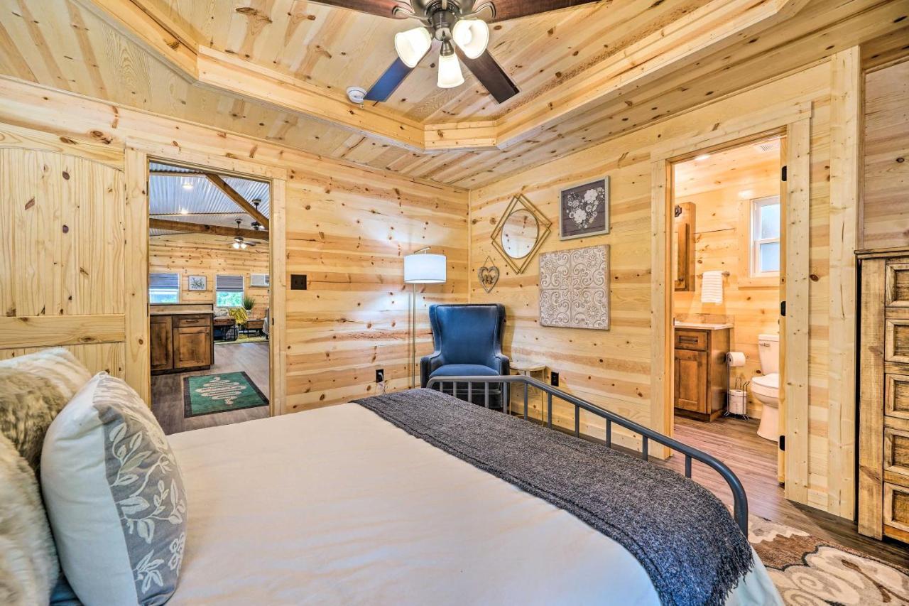 Stylish Cabin By Beavers Bend Hot Tub And Fire Pit Broken Bow Eksteriør bilde