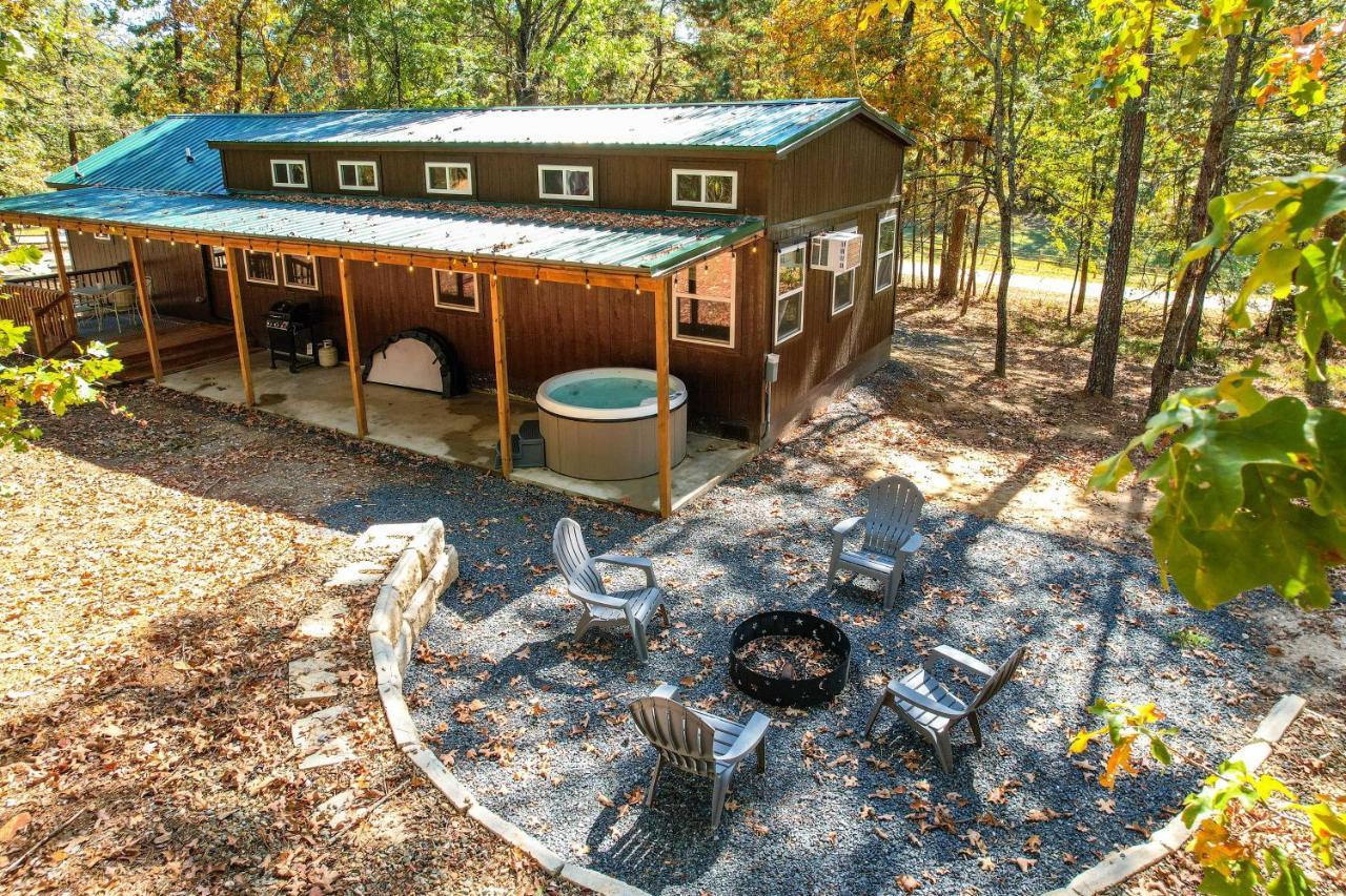 Stylish Cabin By Beavers Bend Hot Tub And Fire Pit Broken Bow Eksteriør bilde